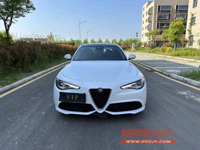 徐州21年阿尔法·罗密欧Giulia1
