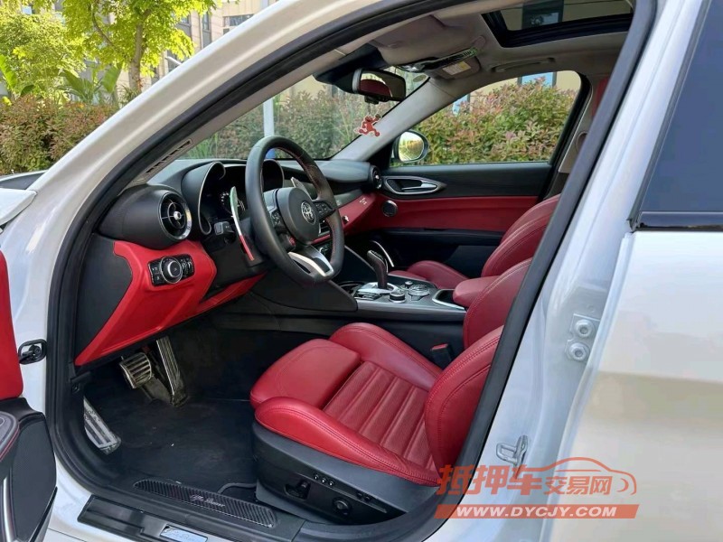 徐州21年阿尔法·罗密欧Giulia6