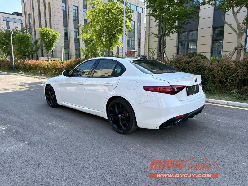 徐州21年阿尔法·罗密欧Giulia7
