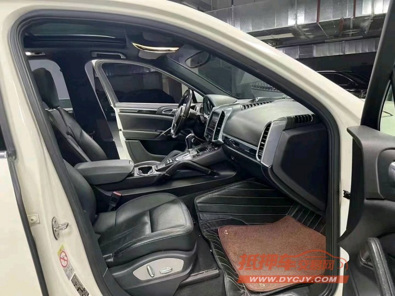 成都12年保时捷卡宴5