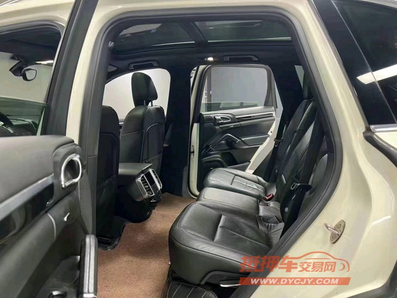 成都12年保时捷卡宴9