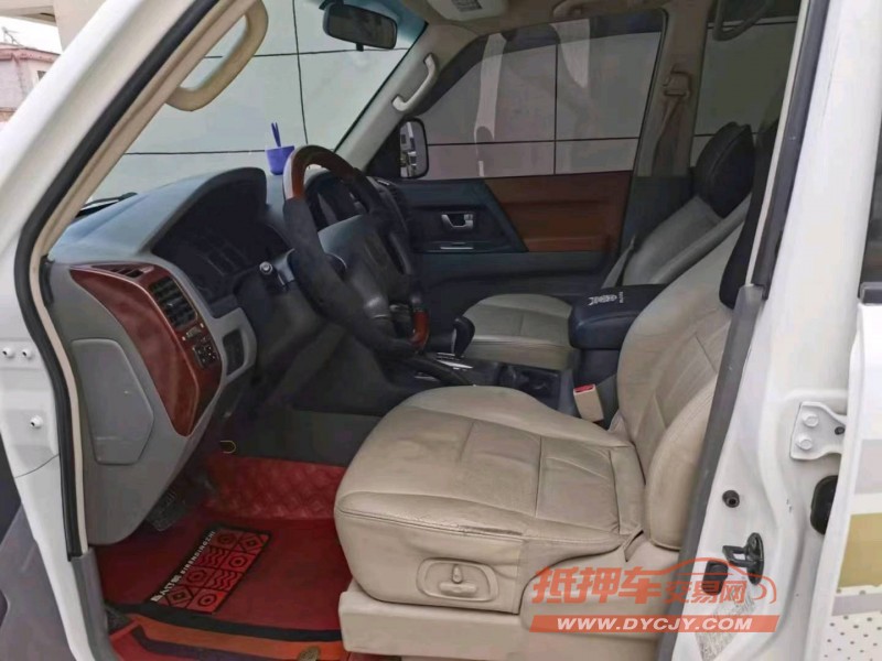 保定09年三菱帕杰罗8