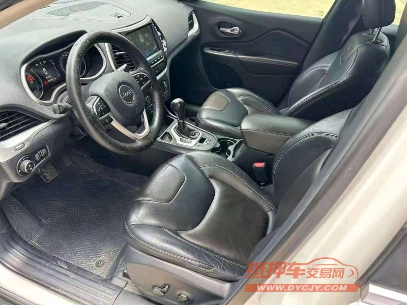 潍坊17年Jeep自由光3