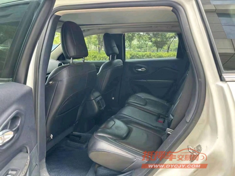 潍坊17年Jeep自由光4