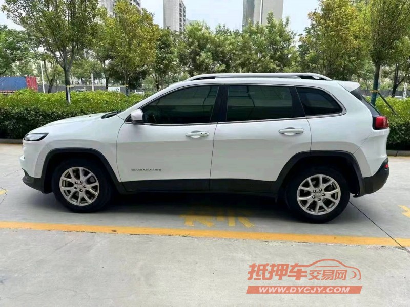 潍坊17年Jeep自由光6