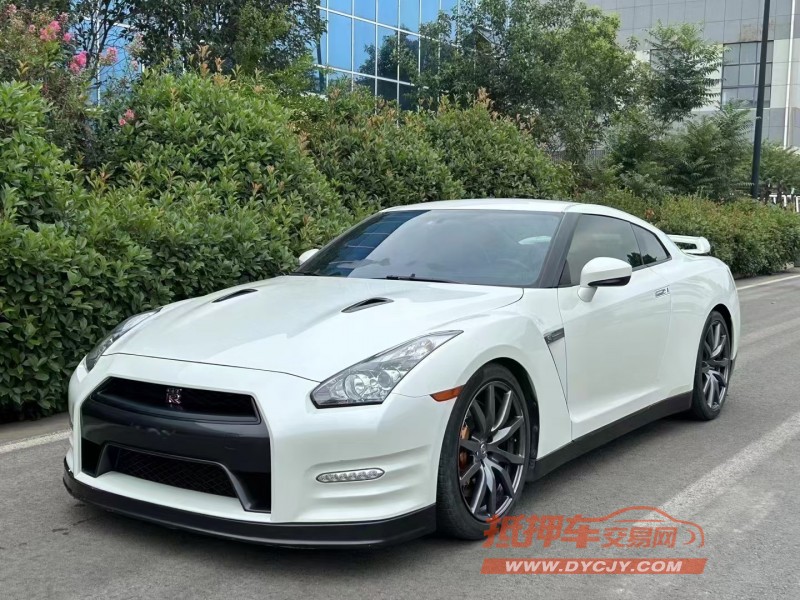 济宁14年日产GT-R2