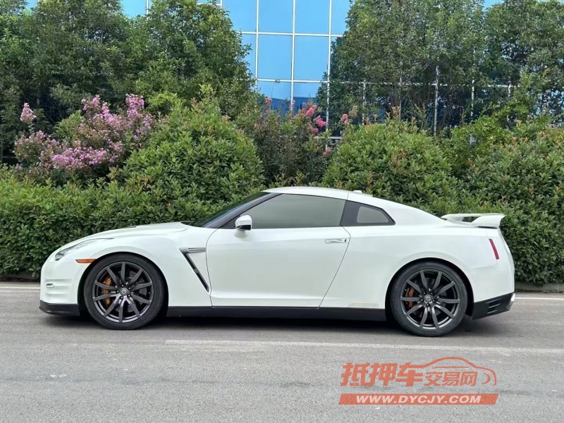济宁14年日产GT-R3