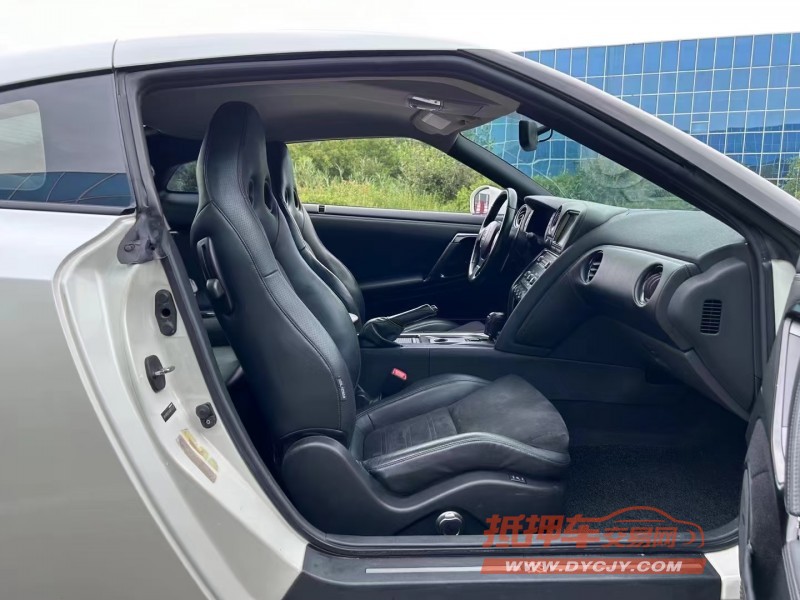 济宁14年日产GT-R6