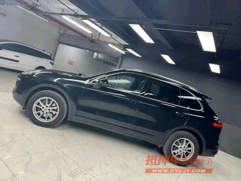 成都15年保时捷卡宴3