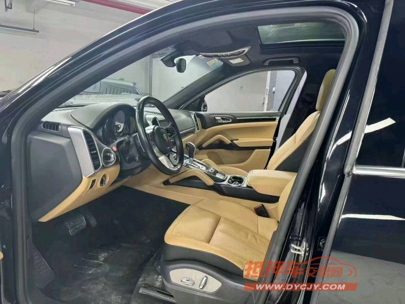 成都15年保时捷卡宴4