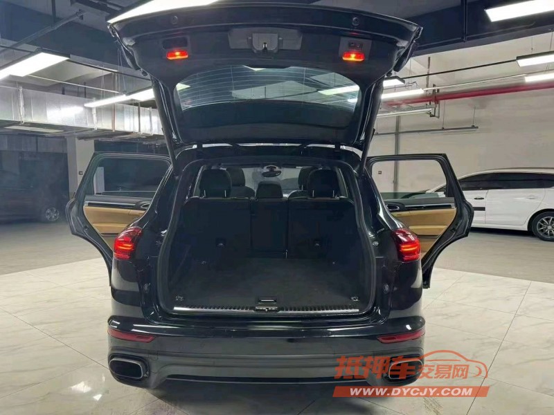 成都15年保时捷卡宴5