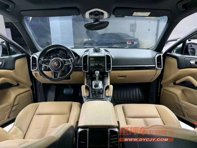 成都15年保时捷卡宴9