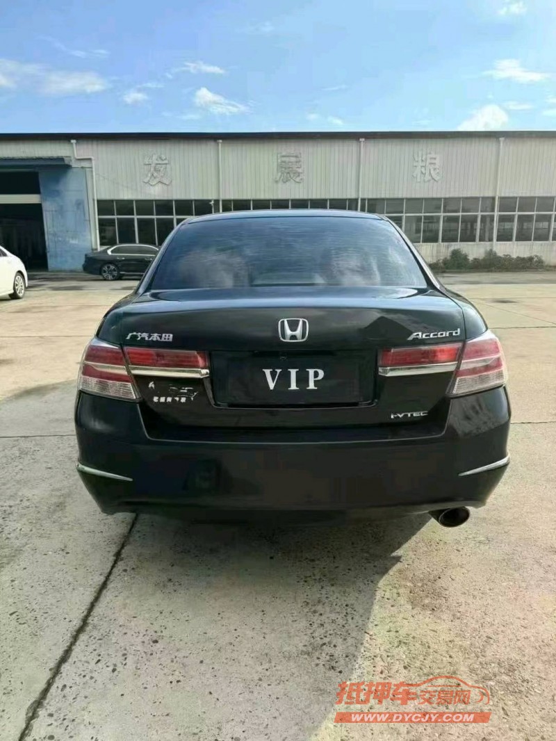 襄阳13年本田雅阁9