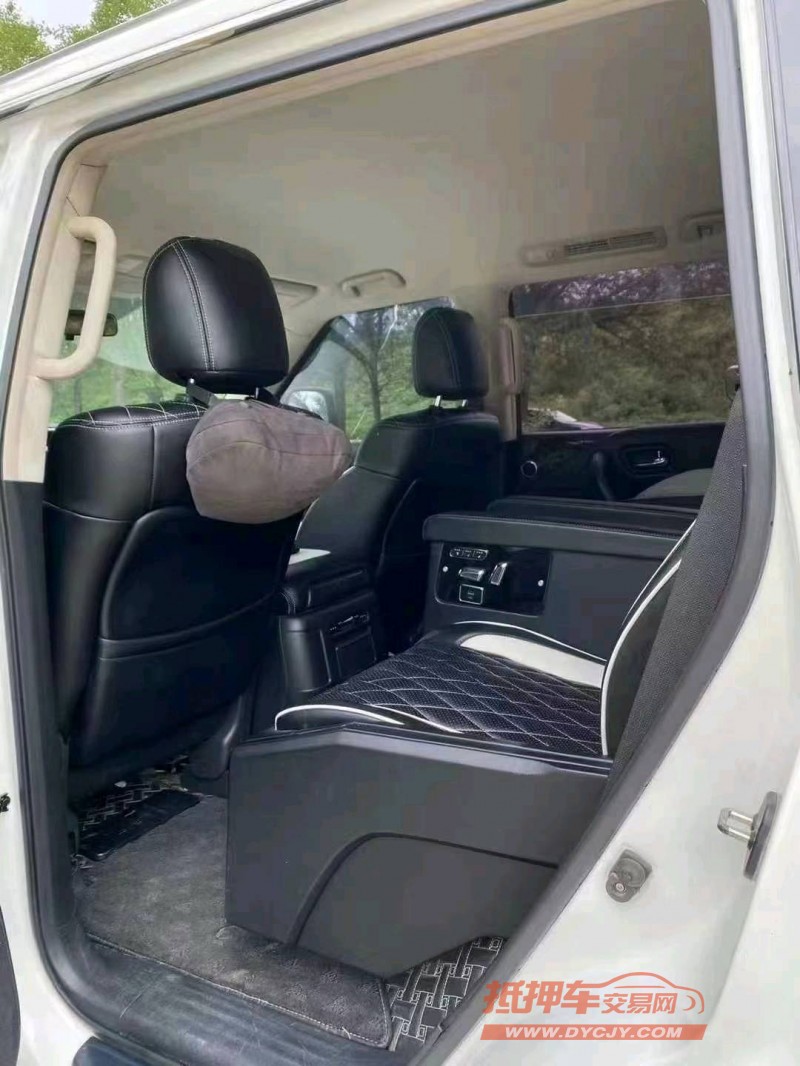 保定19年日产途乐4