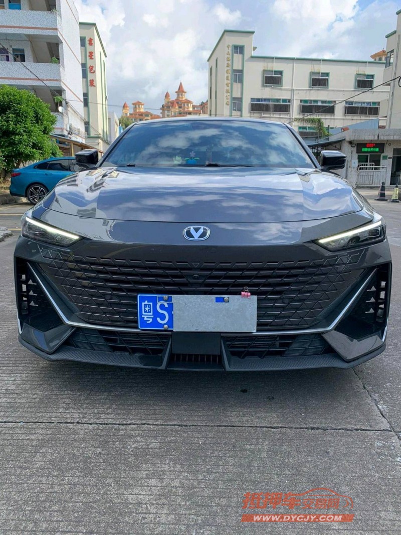 中山22年长安汽车UNI-V1