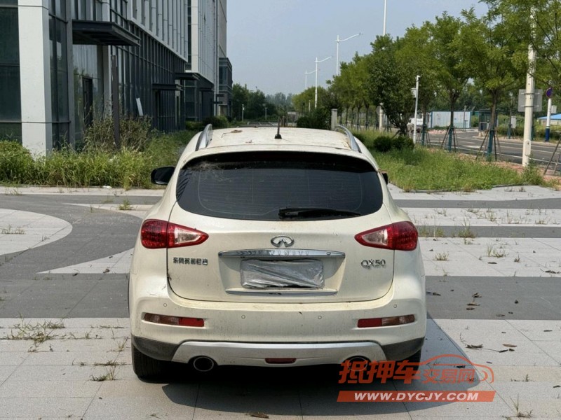 青島17年英菲尼迪QX506