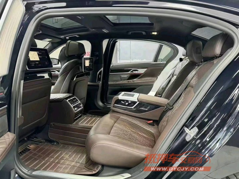 成都19年宝马7系8