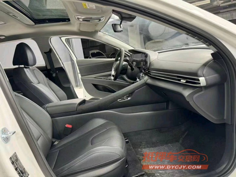 成都24年现代伊兰特4