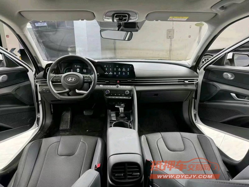 成都24年现代伊兰特8