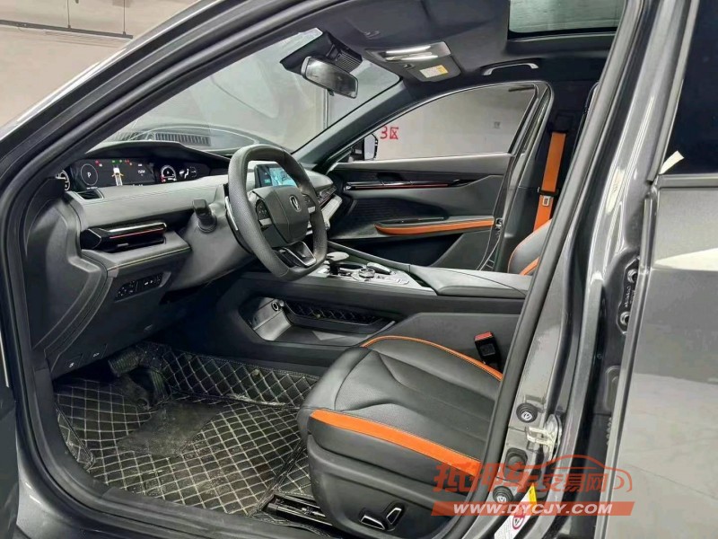 成都23年长安汽车UNI-V4