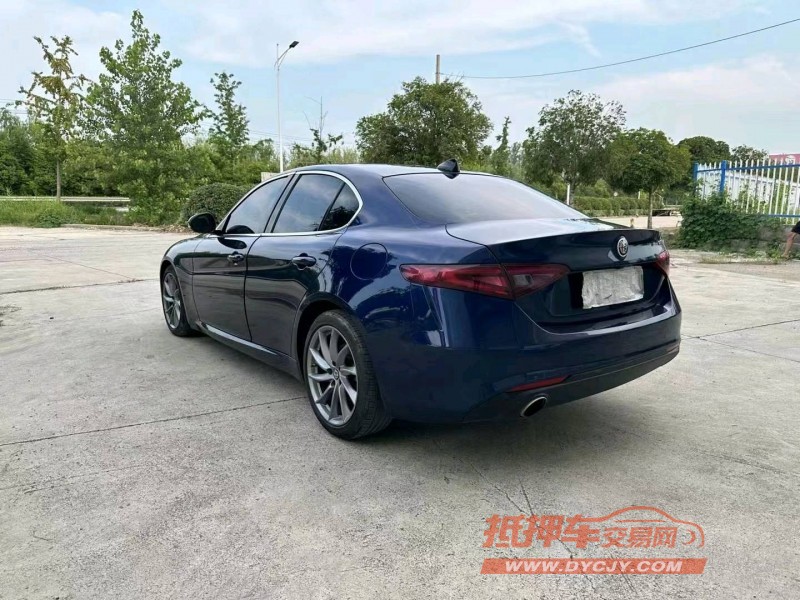 徐州17年阿尔法·罗密欧Giulia8