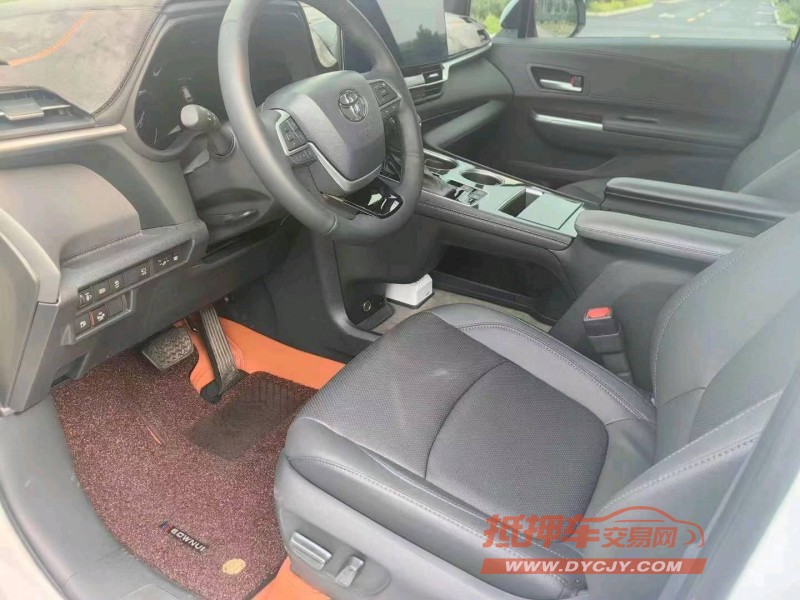 保定24年丰田塞纳3