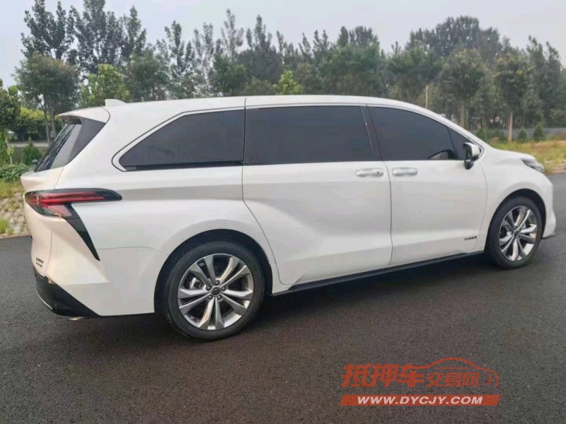 保定24年丰田塞纳7