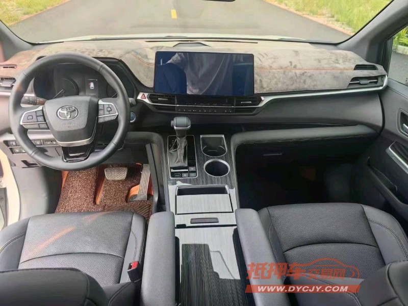 保定24年丰田塞纳8