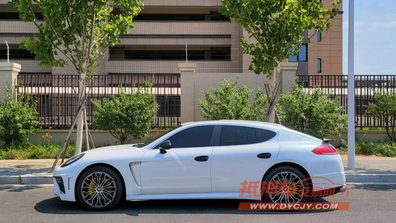 保定13年保时捷帕拉梅拉3