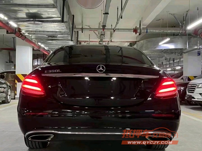 成都19年奔驰E8