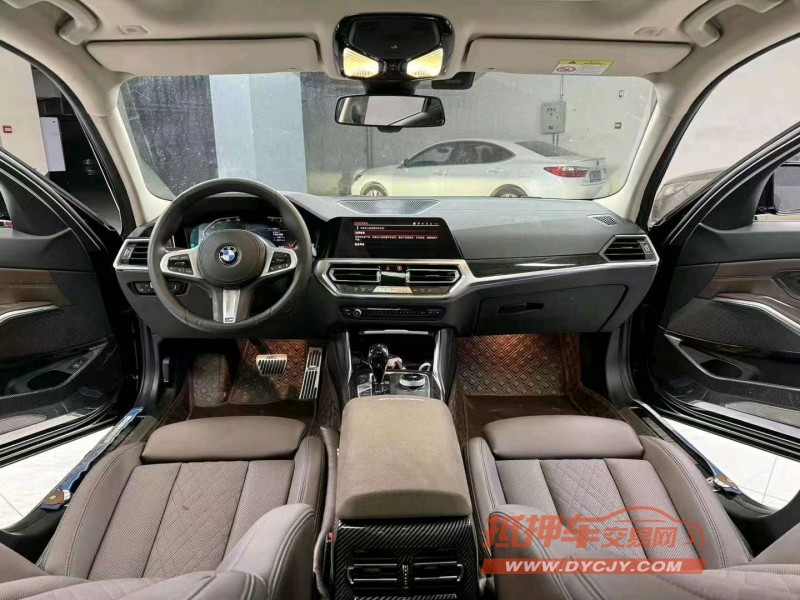 成都22年宝马3系8