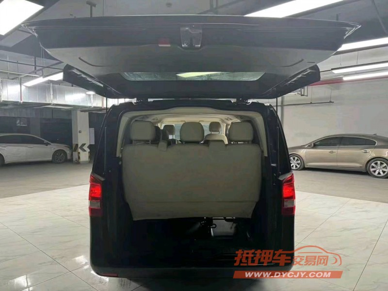 成都20年奔驰威霆8