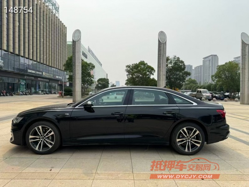 济宁23年奥迪A6L8