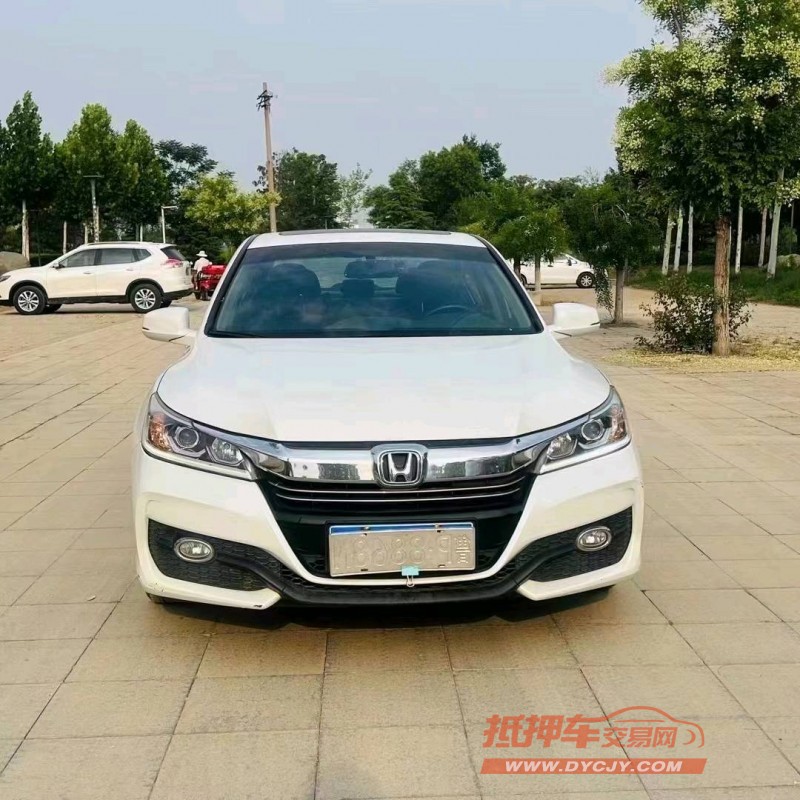 青岛17年本田雅阁1