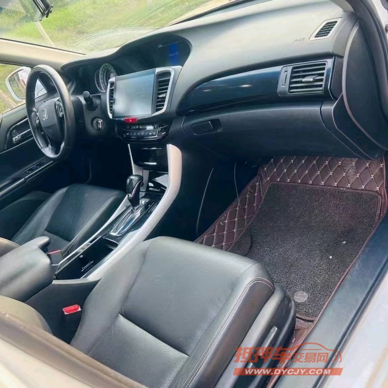 青岛17年本田雅阁3
