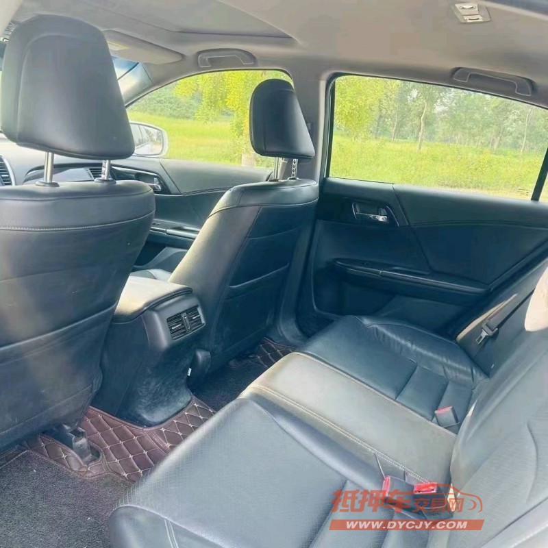 青岛17年本田雅阁5