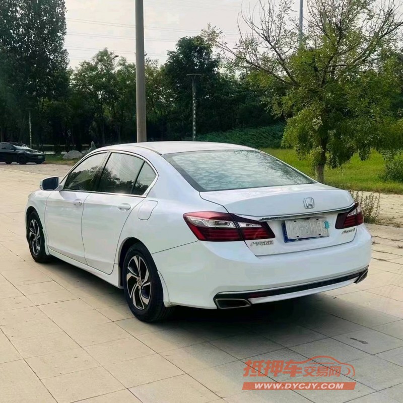 青岛17年本田雅阁7