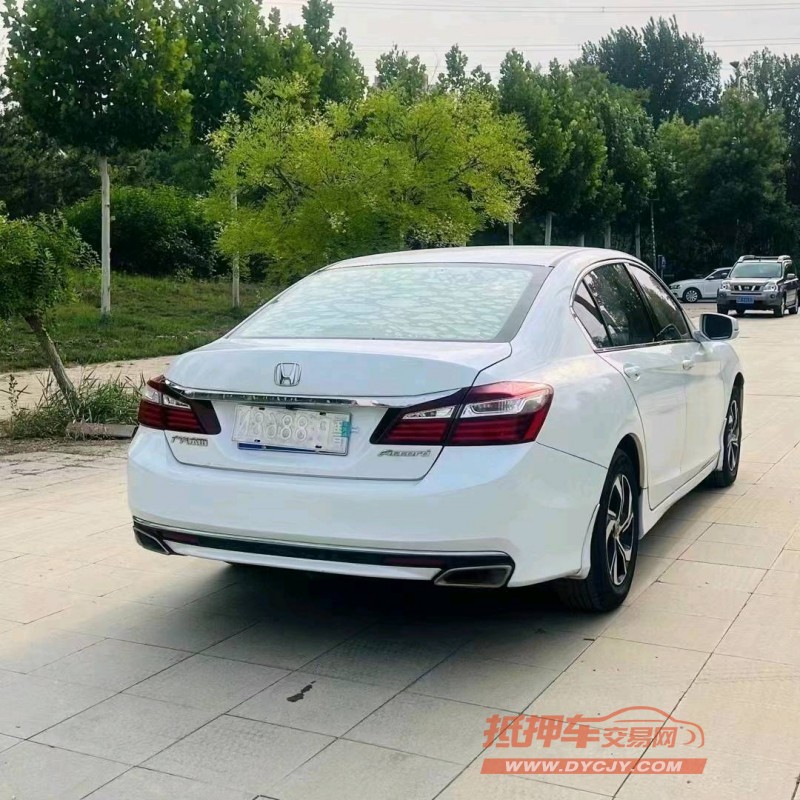 青岛17年本田雅阁8