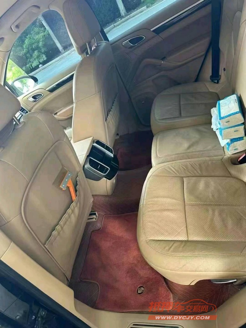 保定13年保时捷卡宴8