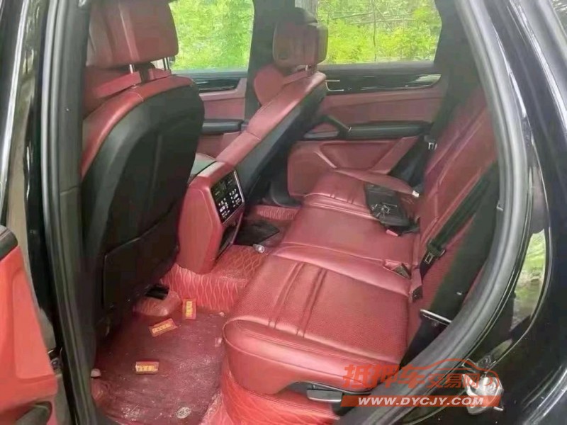 潍坊18年保时捷卡宴3