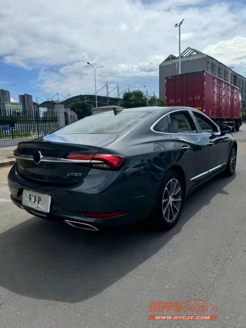 重庆20年别克君越8