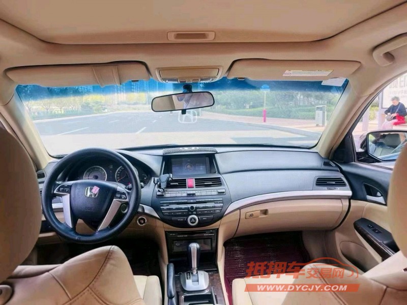 青岛10年本田雅阁4