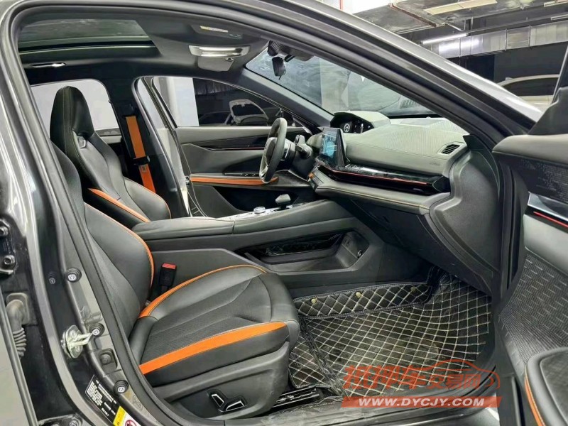 成都23年长安汽车UNI-V8