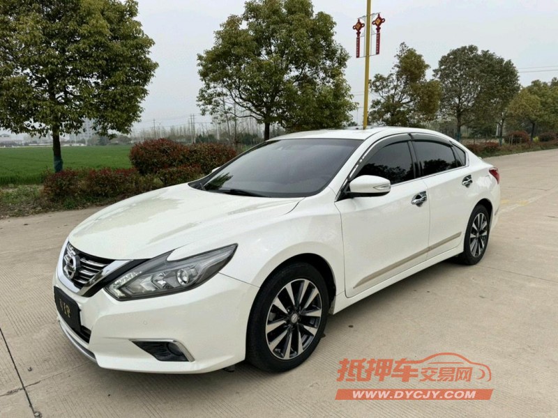 盐城17年日产天籁3
