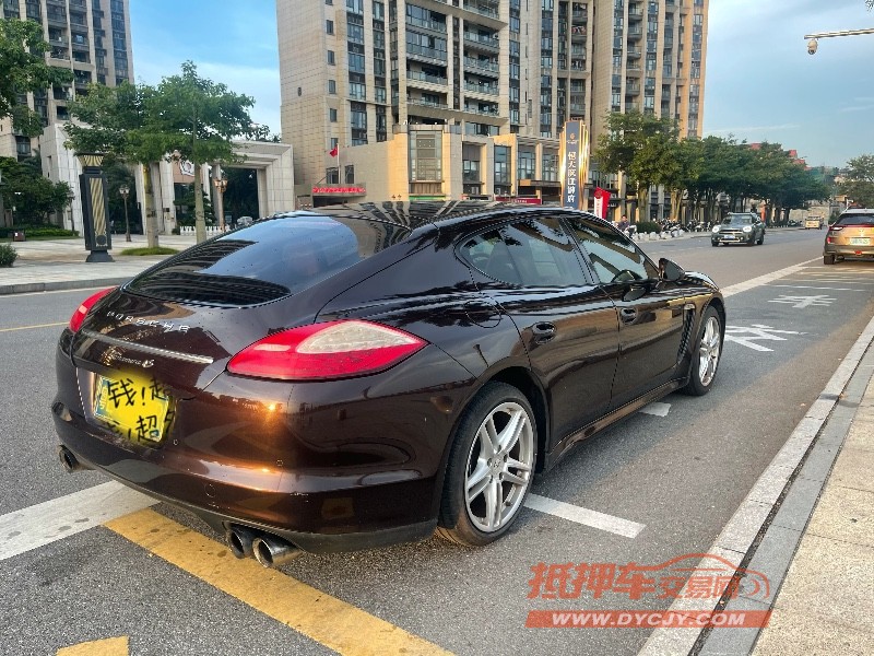 佛山12年保时捷帕拉梅拉8