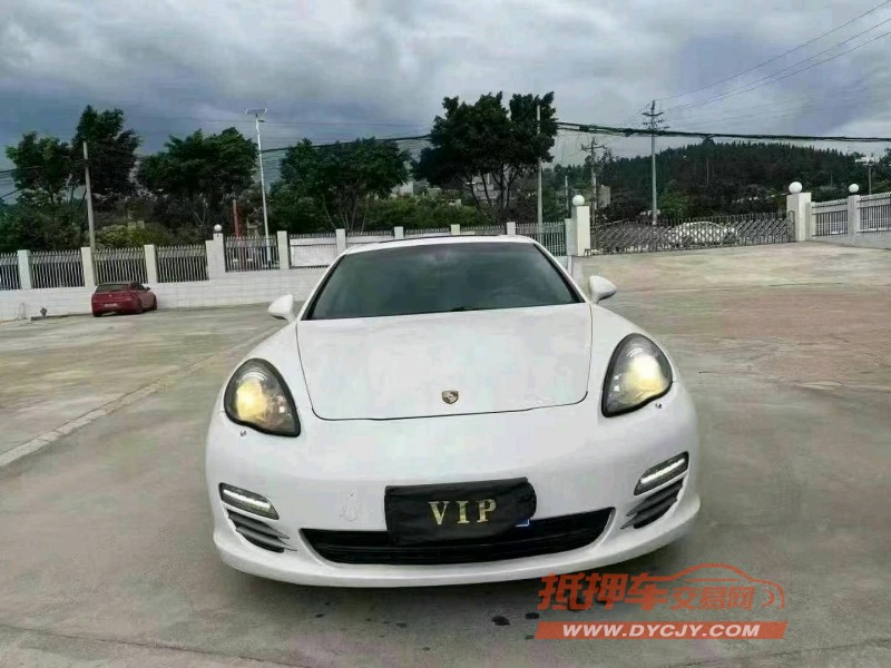 成都12年保时捷帕拉梅拉1