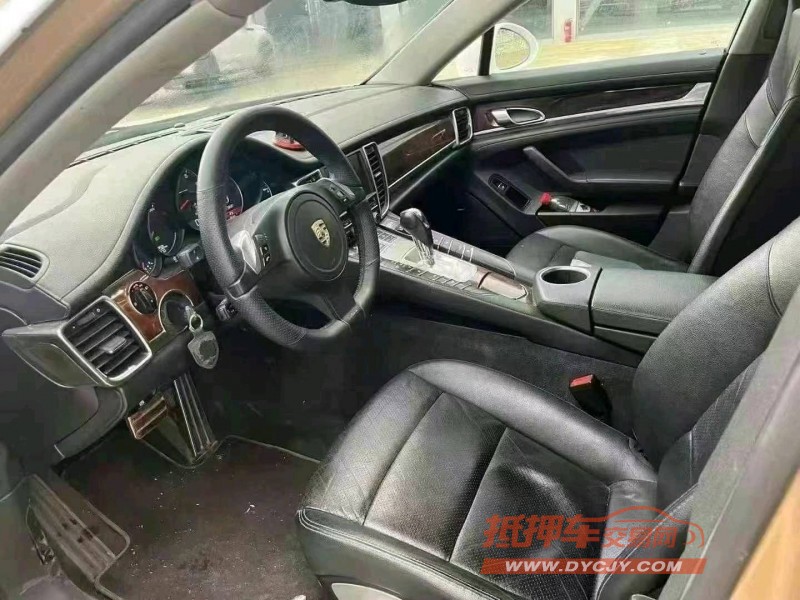 成都12年保时捷帕拉梅拉3
