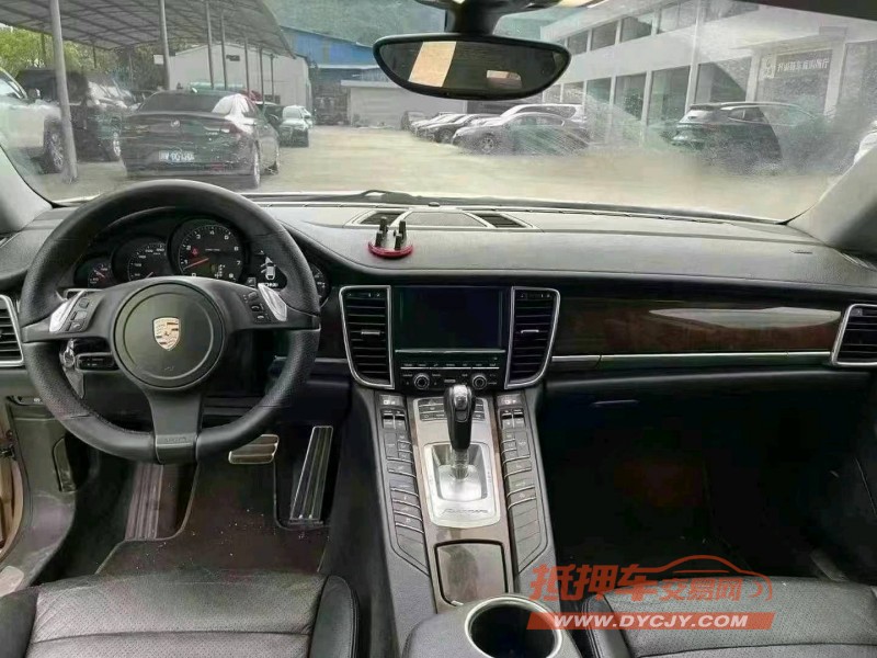 成都12年保时捷帕拉梅拉4
