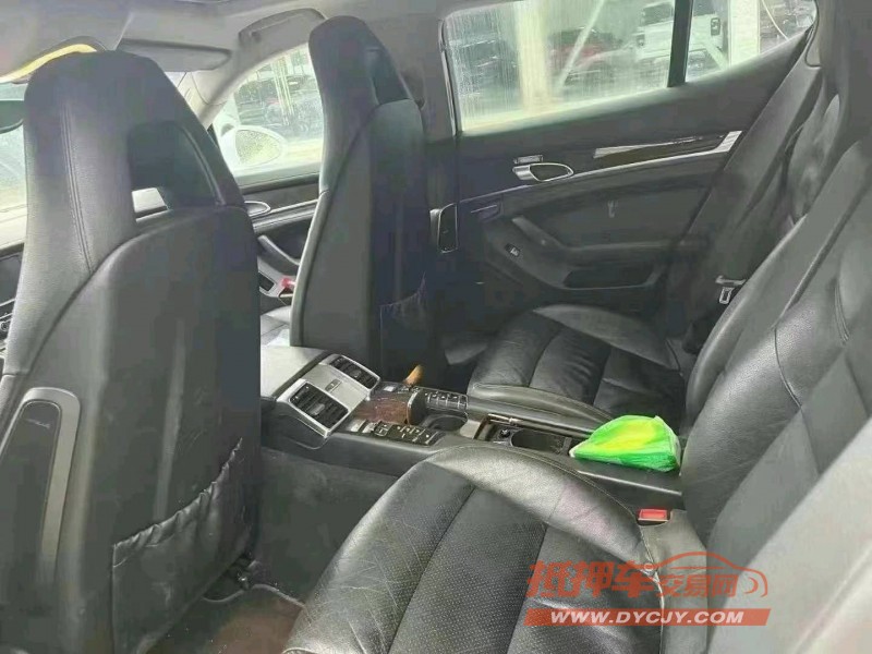 成都12年保时捷帕拉梅拉5