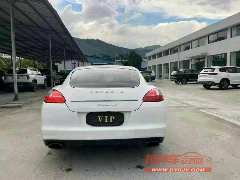 成都12年保时捷帕拉梅拉9